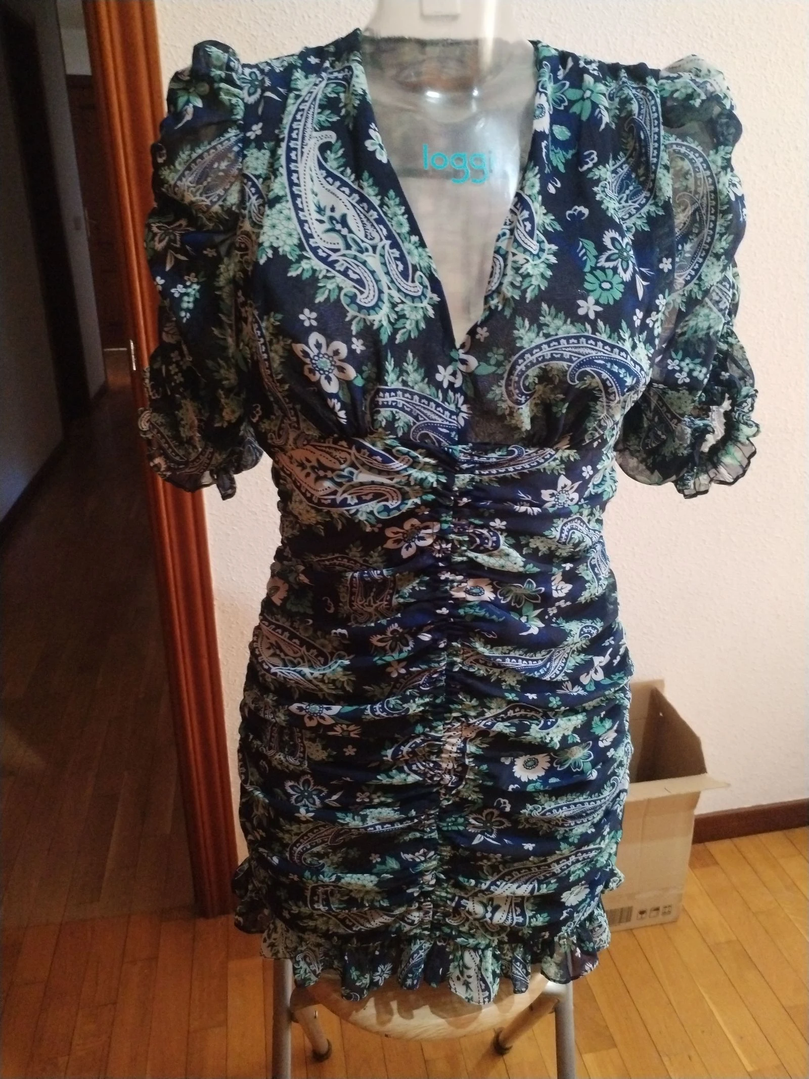 Un vestido de Zara elegante con un diseño espectacular y un estampado muy original